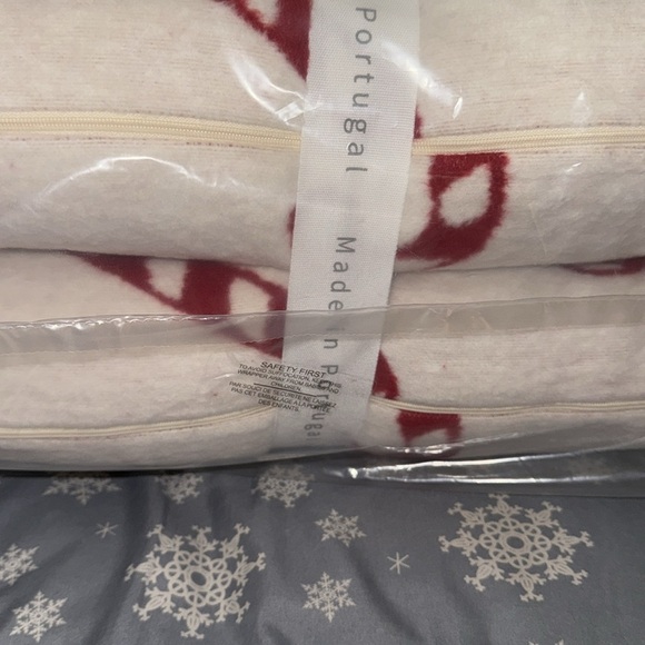 Made in Portugal Christmas candy cane 20 x 22 pack pillows - Picture 3 of 8